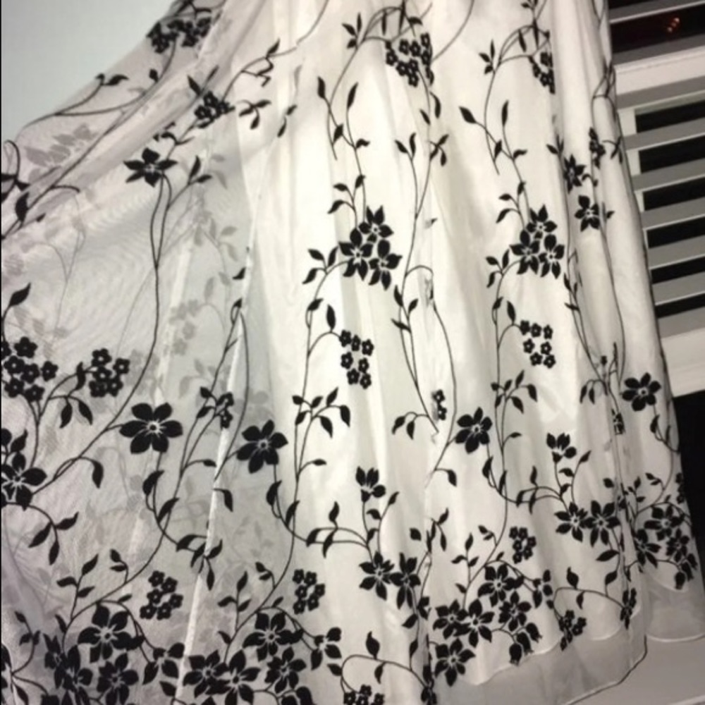 Dress - Picture 5 of 6